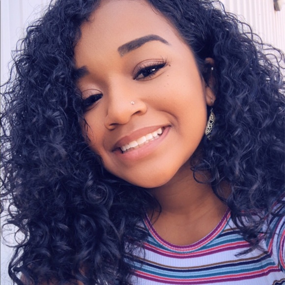 Meet your Posher, Mya - Picture 2 of 2